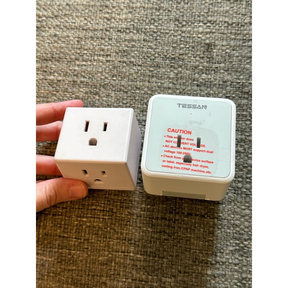 2 cube outlet adapters - new